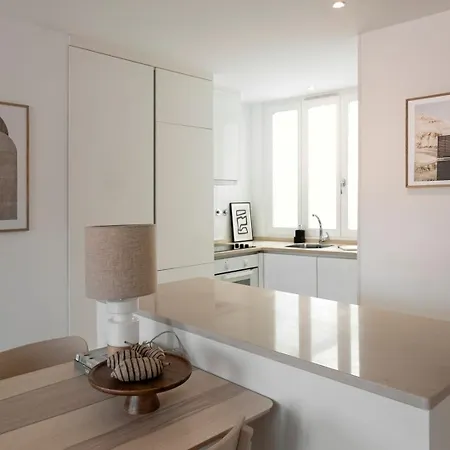 Дом отдыха Modern 2-bed With View To Clerigos Tower Порту