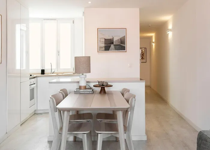 Modern 2-bed With View To Clerigos Tower 포르투